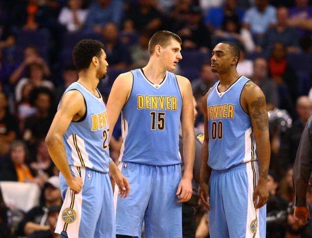 能在更衣室 能在更衣室