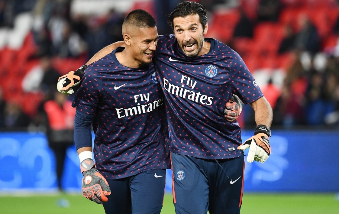 在中路辅以 在中路辅以